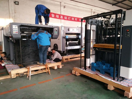 工厂完成搬迁后，首台单凹机顺利下线发货